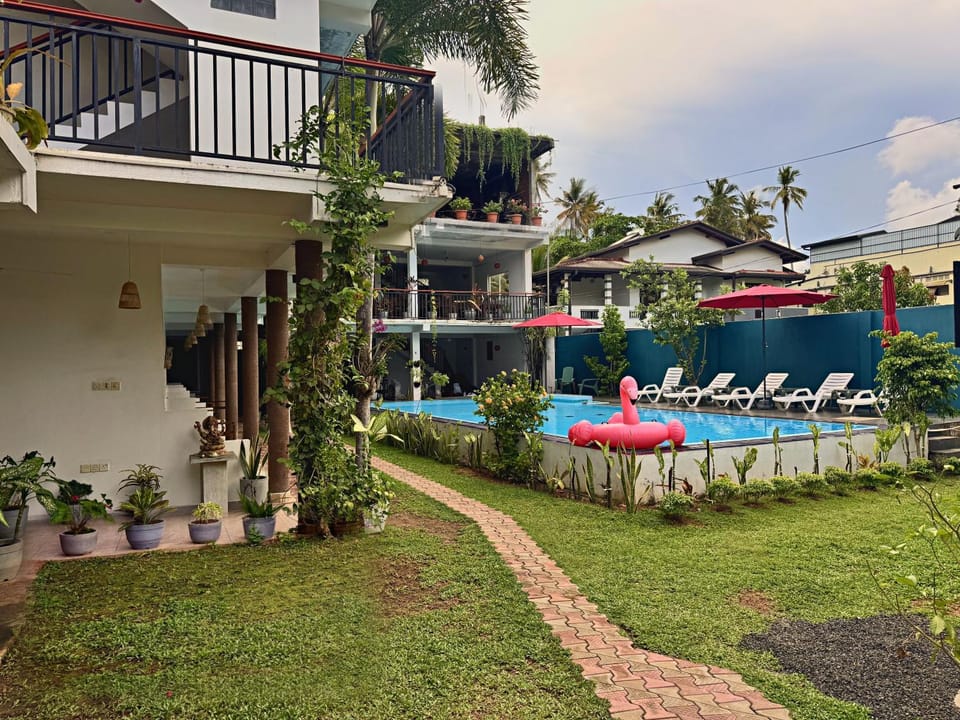 Facade/entrance, Swimming pool
