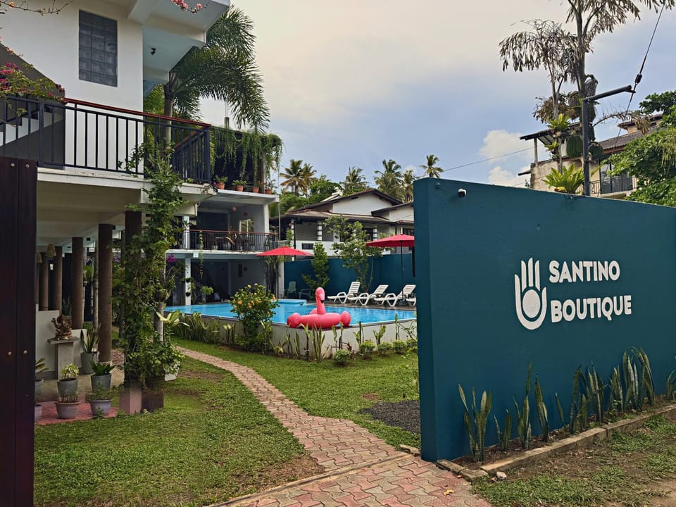 Facade/entrance, Swimming pool