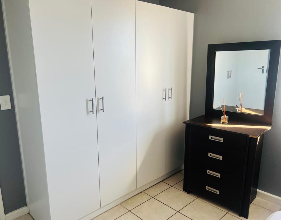 Entire Modern, Secure & Central Flat in Milnerton Apartment in Cape Town