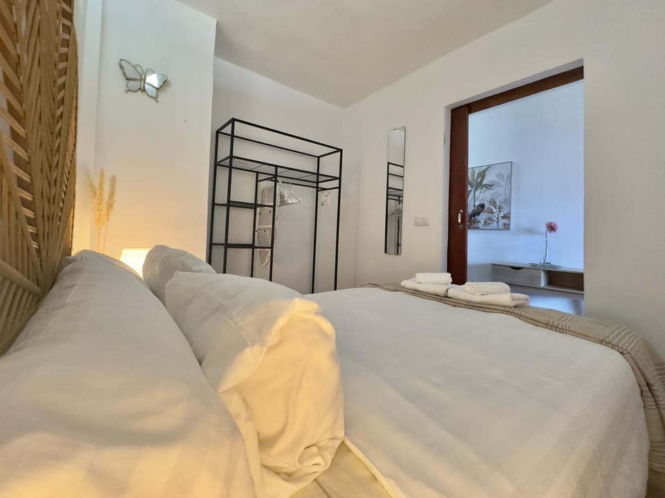 Bed, Bedroom, storage