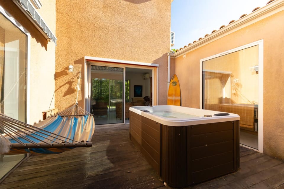 Belle villa avec Jacuzzi, Parking, Climatisation, Jardin, Calme House in Biarritz