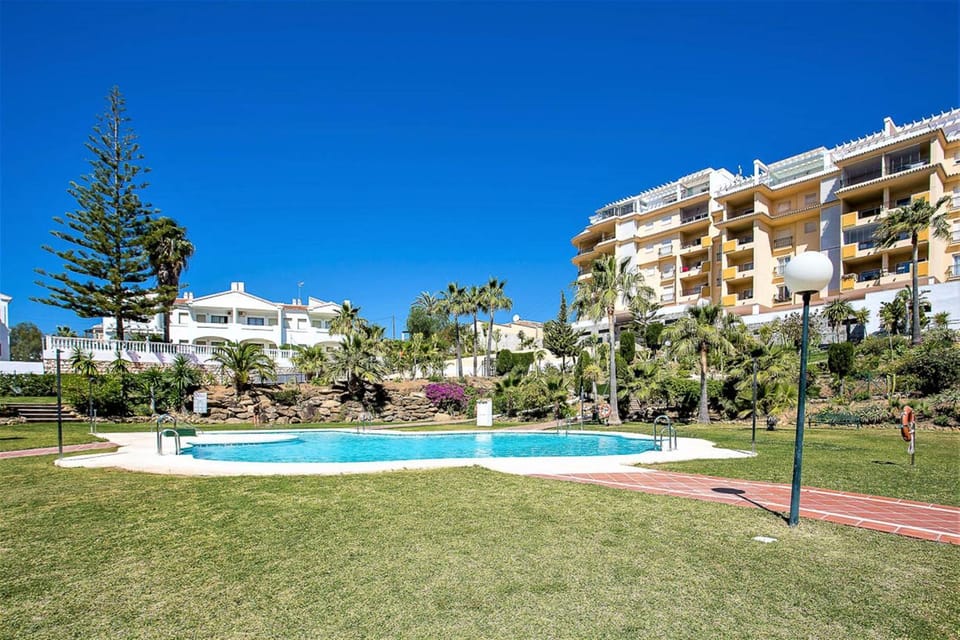 Property building, Garden, Swimming pool