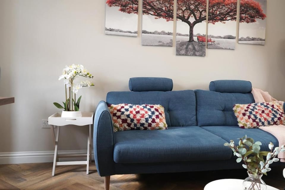 Modern 3-Bed Flat Prime Falkirk Location Apartment in Falkirk