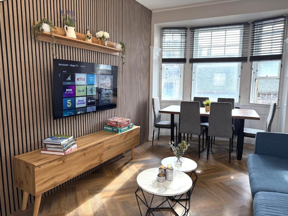 Modern 3-Bed Flat Prime Falkirk Location Apartment in Falkirk