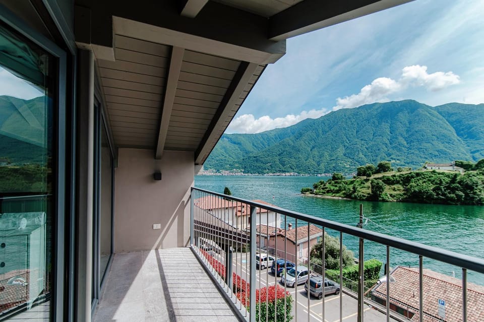 Balcony/Terrace, Lake view