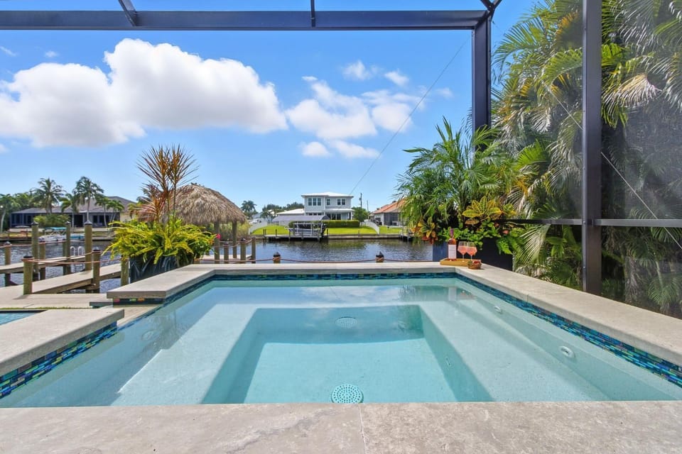Unleash Sunlit Adventures in Luxe Waterfront Haven - Sunseeker Paradise - Roelens House in Cape Coral