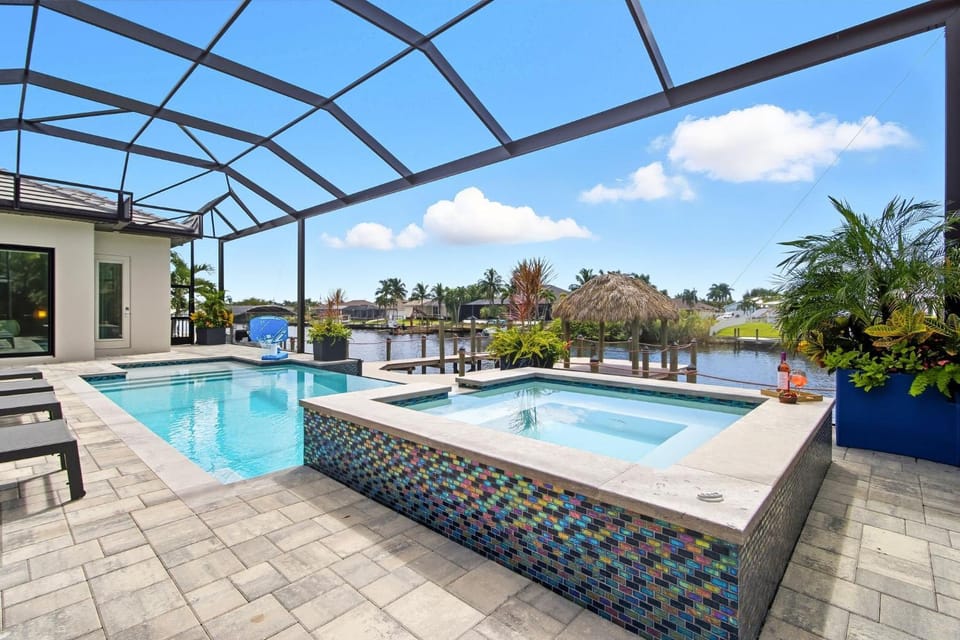 Unleash Sunlit Adventures in Luxe Waterfront Haven - Sunseeker Paradise - Roelens House in Cape Coral