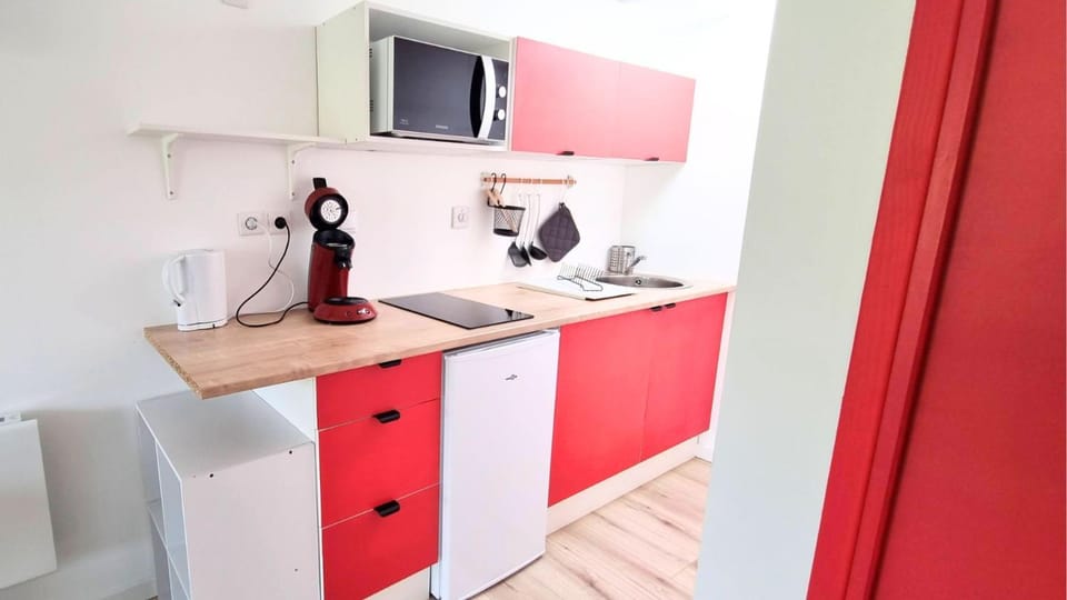 Kitchen or kitchenette, stove
