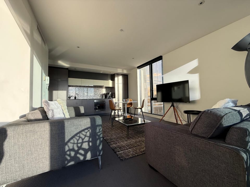 Communal lounge/ TV room, TV and multimedia, Living room, Seating area, Evening entertainment