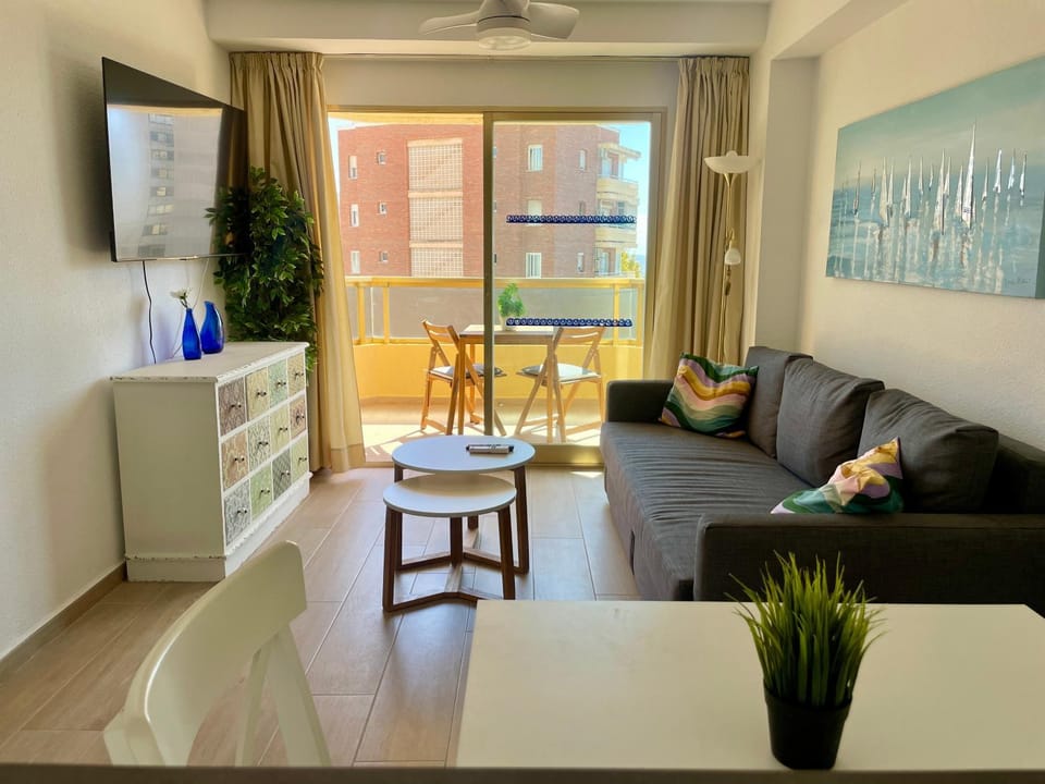 Communal lounge/ TV room, Living room, Dining area
