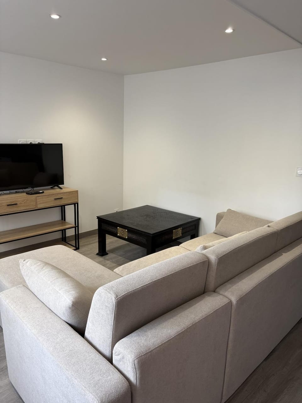 Communal lounge/ TV room, TV and multimedia, Living room, Seating area