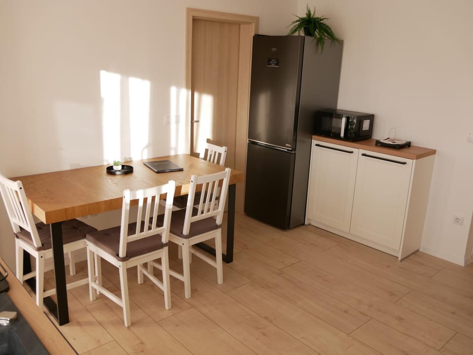 microwave, kitchen