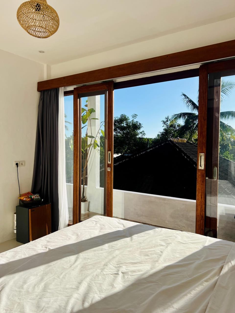 Bed, Natural landscape, Photo of the whole room, Bedroom