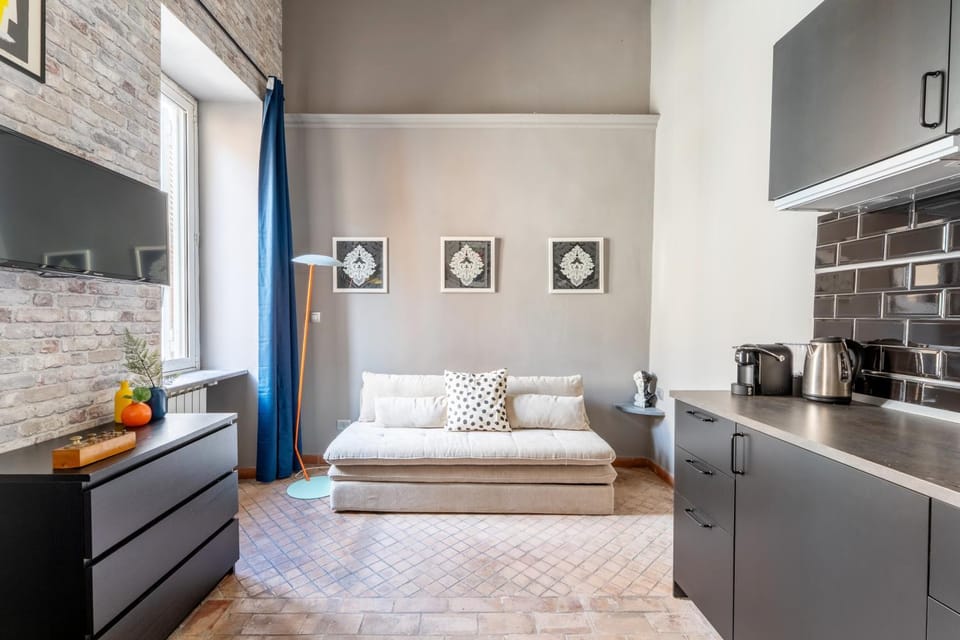 Kitchen or kitchenette, Seating area, Bedroom
