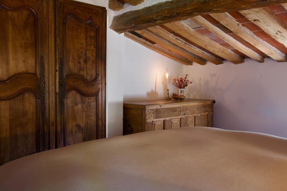 Bed, Decorative detail, Bedroom