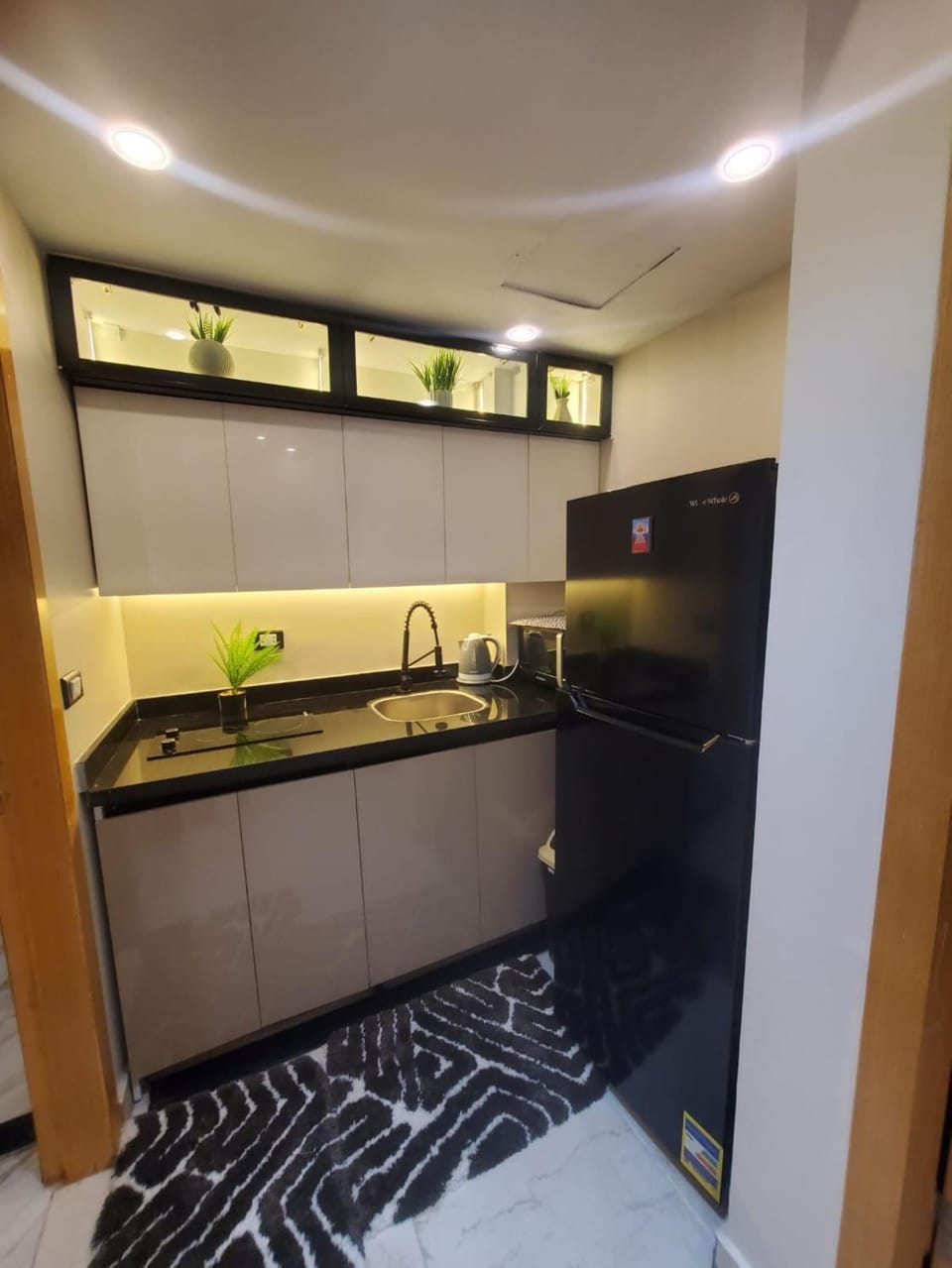 Kitchen or kitchenette, oven