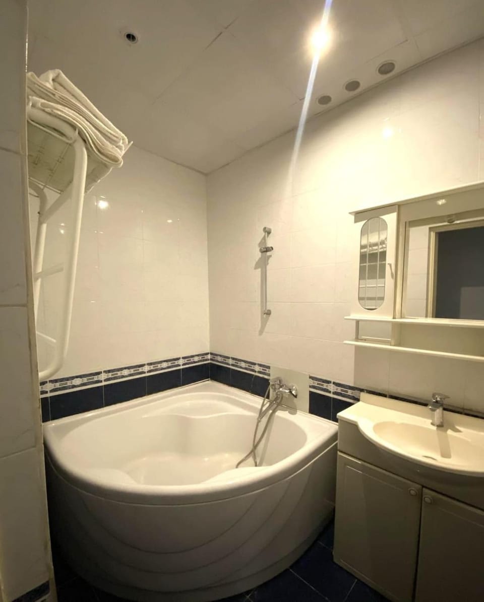 Bathroom, Bath