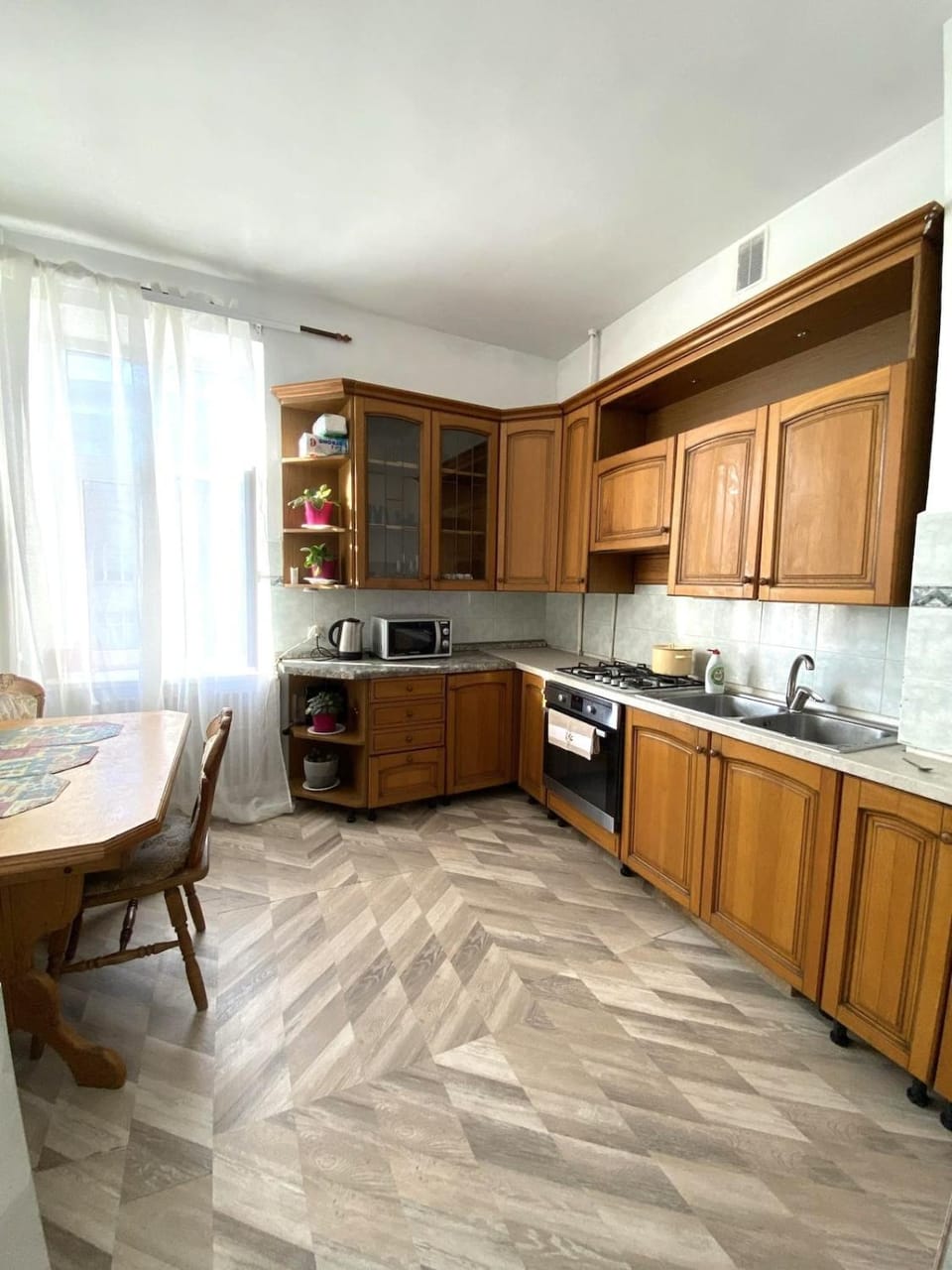 Kitchen or kitchenette, Dining area, stove