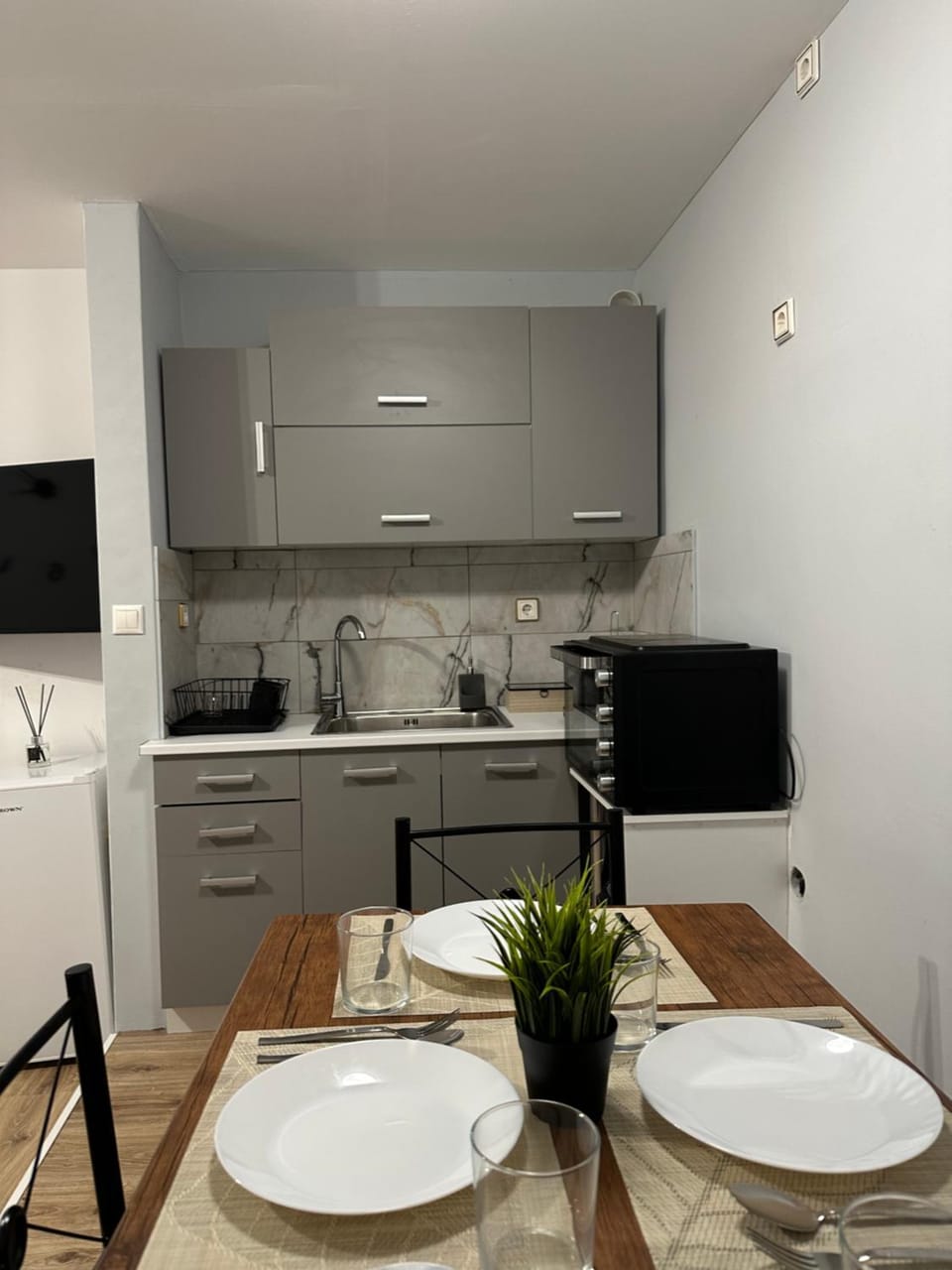 Kitchen or kitchenette, oven, stove