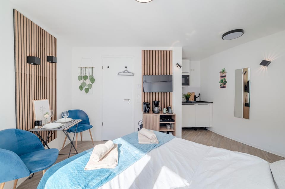SpaceStays Bunker Sweet Messe WI-FI TV Apartment in Essen