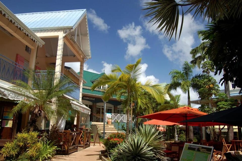 Nearby landmark, Restaurant/places to eat