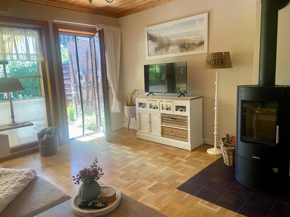 TV and multimedia, Living room, fireplace, oven