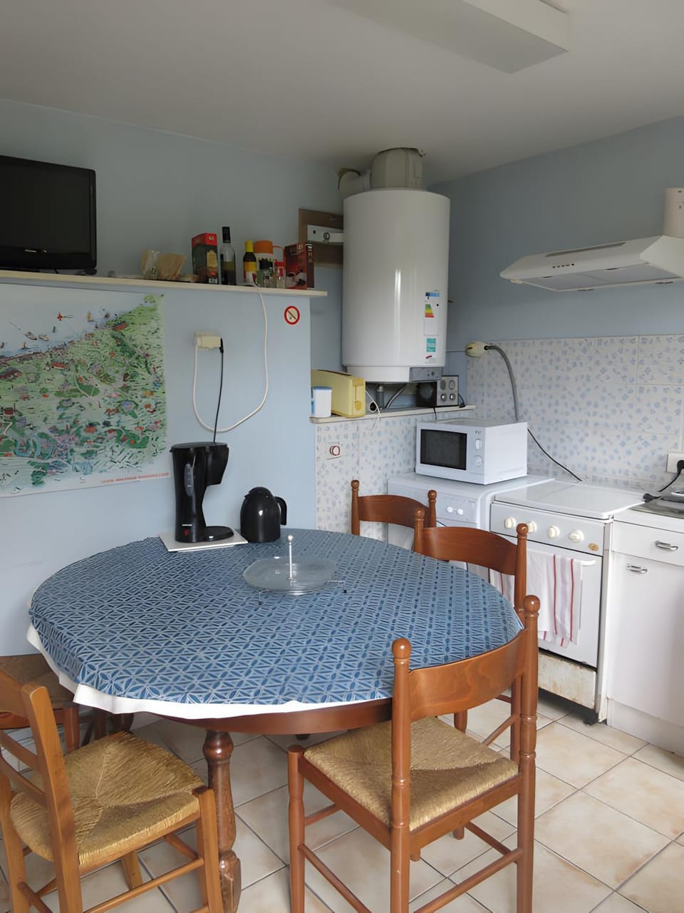 Property building, Kitchen or kitchenette, Living room
