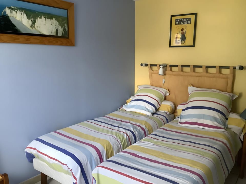 Property building, Living room, Bedroom