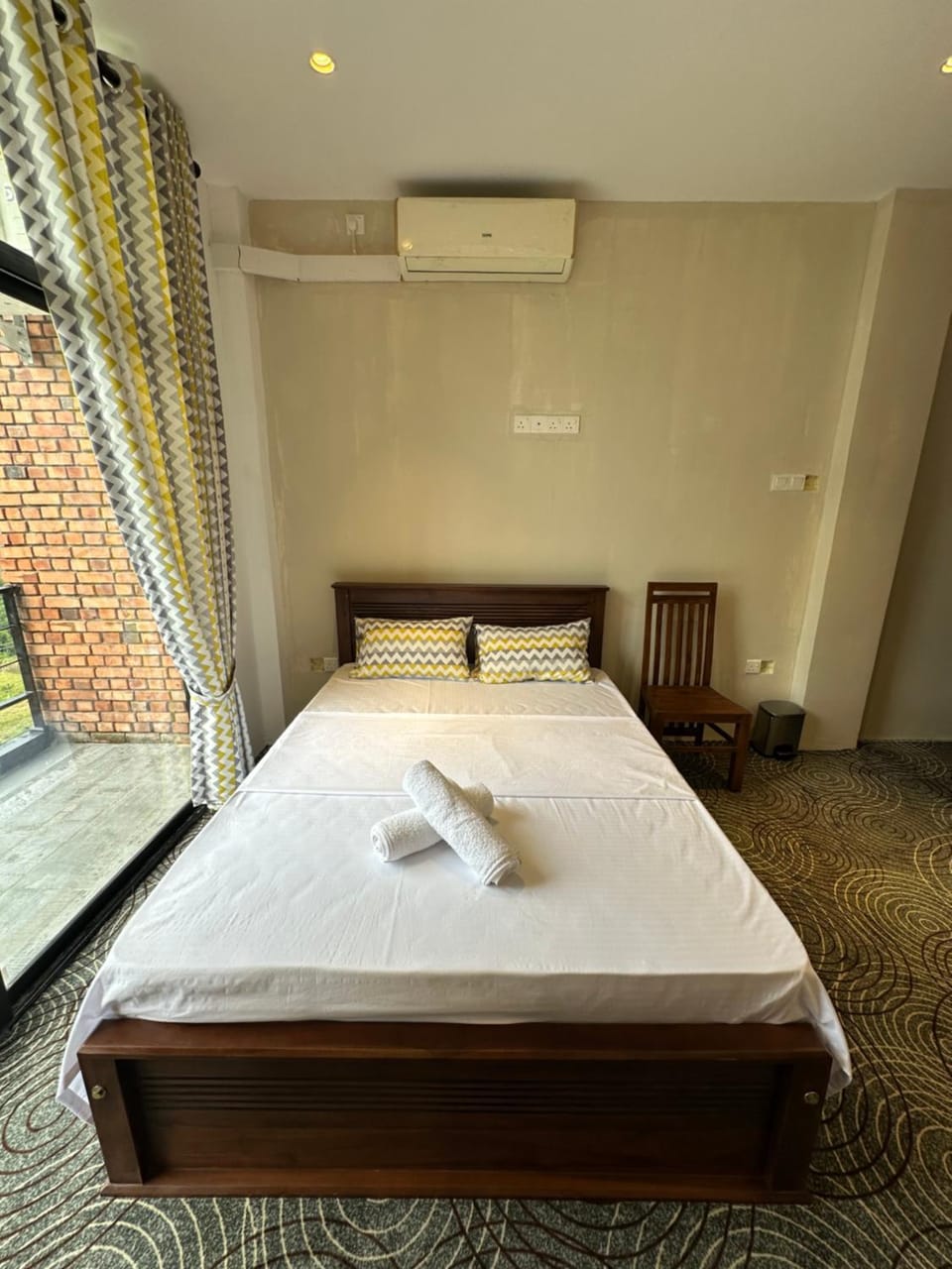 Bed, Bedroom, towels, air conditioner