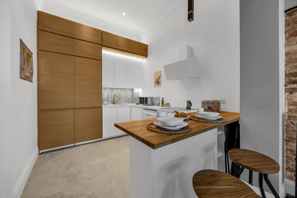 Kitchen or kitchenette, Dining area, stove
