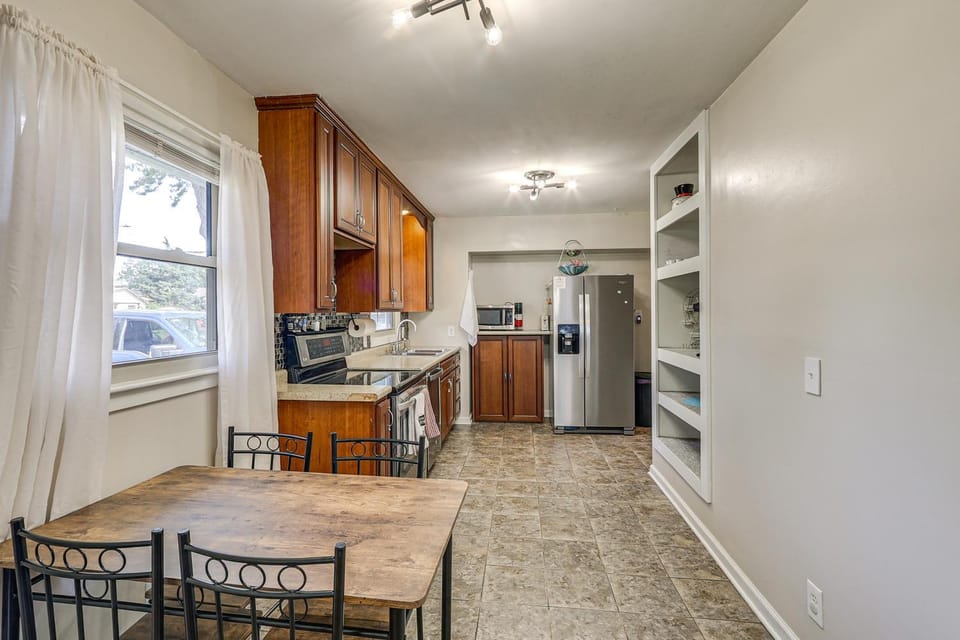 2 Mi to Zoo, Fenced Yard: Family Home in Wichita! House in Wichita