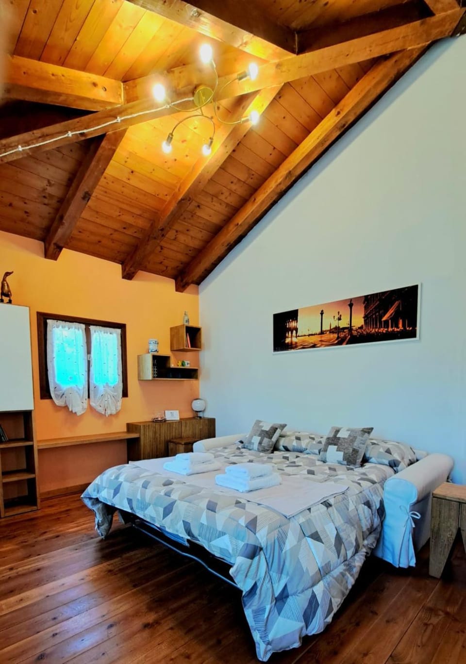 Photo of the whole room
