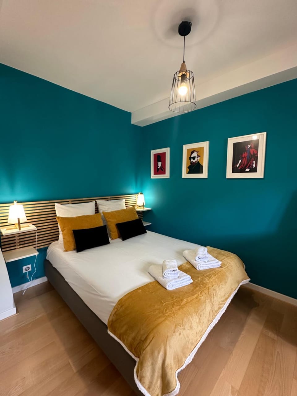 Bed, Photo of the whole room, Bedroom