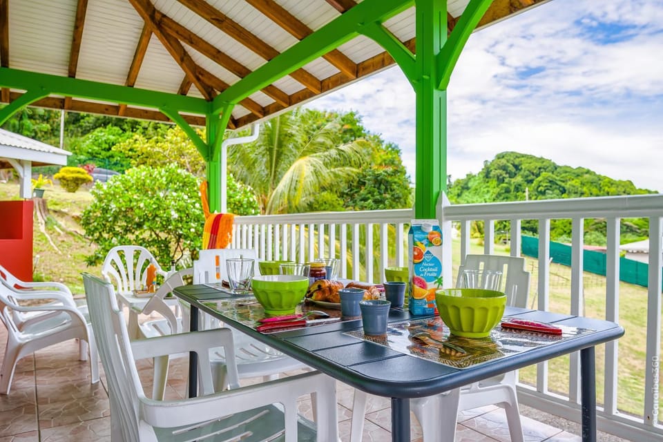 Patio, Spring, Day, Natural landscape, Garden, View (from property/room), Balcony/Terrace, Balcony/Terrace, Food and drinks, Dining area, Food, Garden view