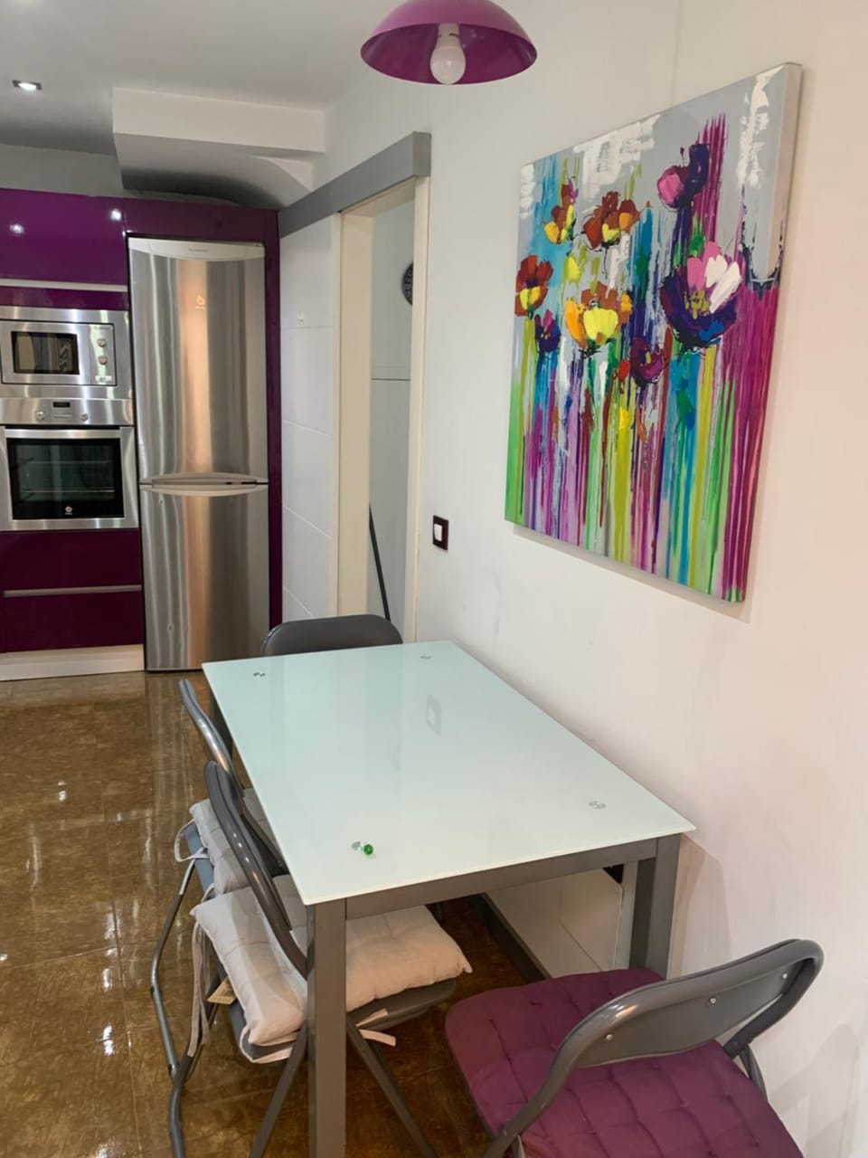 Kitchen or kitchenette, Dining area
