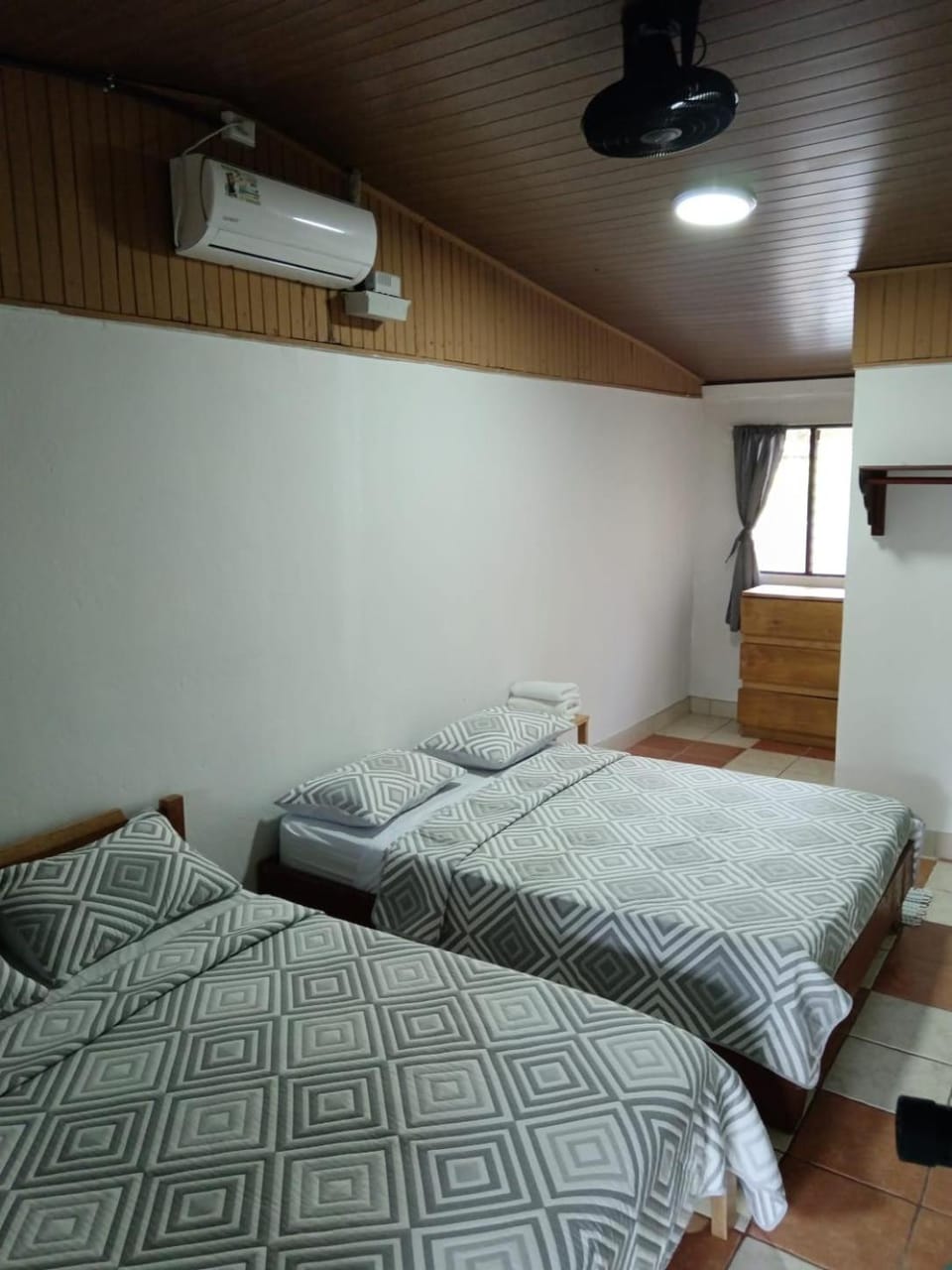 Bed, Photo of the whole room, air conditioner
