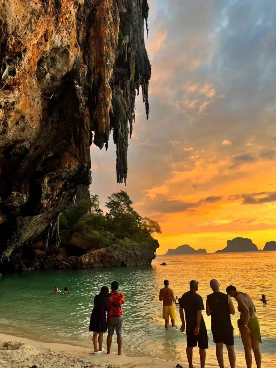 Whoopers Hostel Ao Nang - By The Beach Hostel in Krabi Changwat