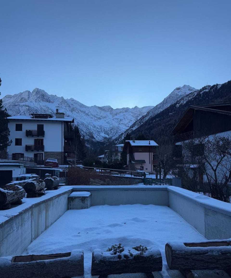 Balcony/Terrace, Mountain view