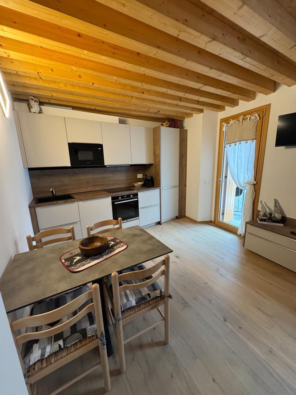 Kitchen or kitchenette, Living room, Dining area