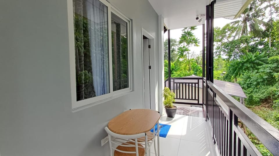 Day, View (from property/room), Balcony/Terrace, Dining area, Garden view