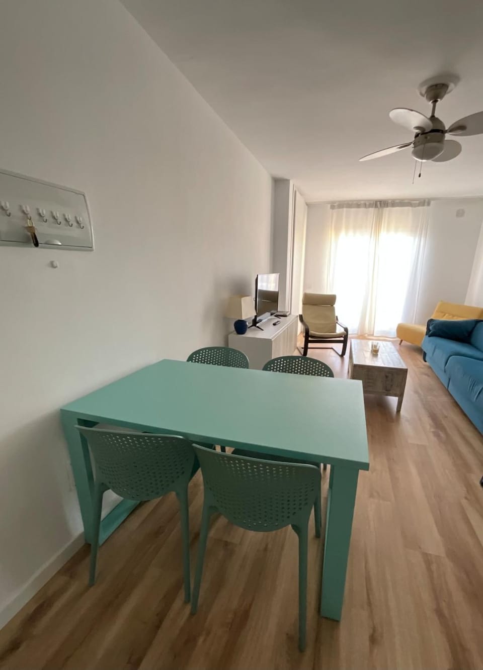Seating area, Dining area