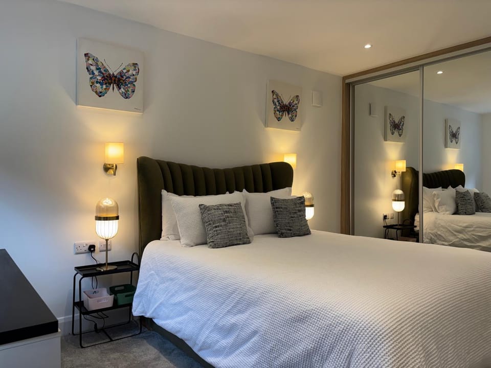 Bed, Photo of the whole room, Bedroom