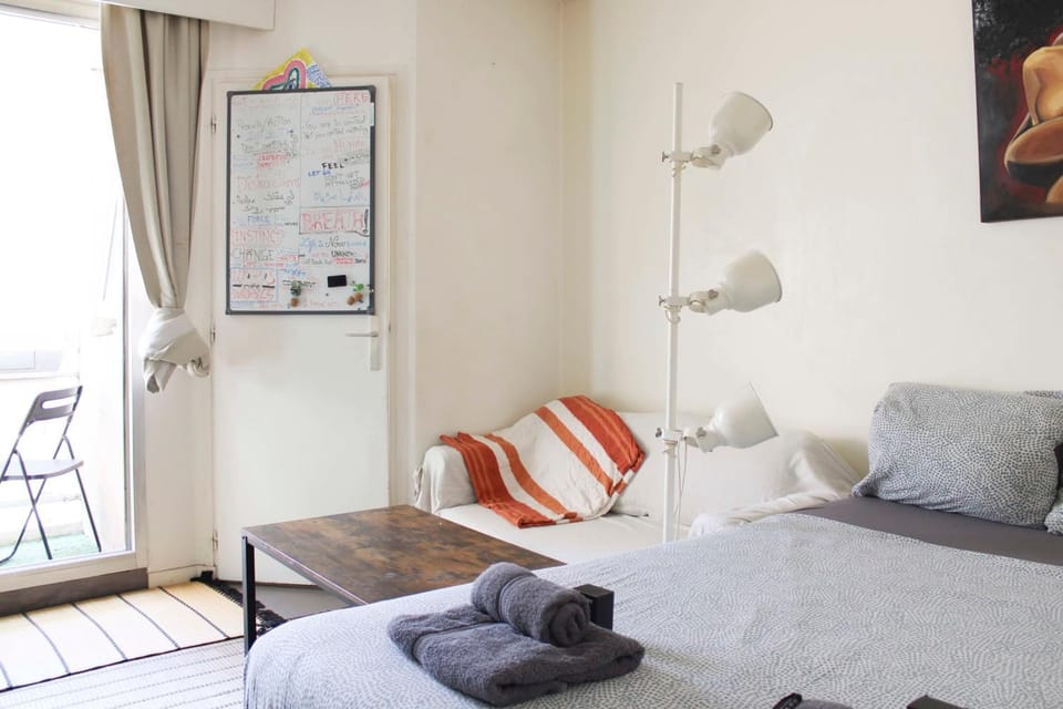 Bright Studio with Balcony Porte de Versailles Apartment in Vanves