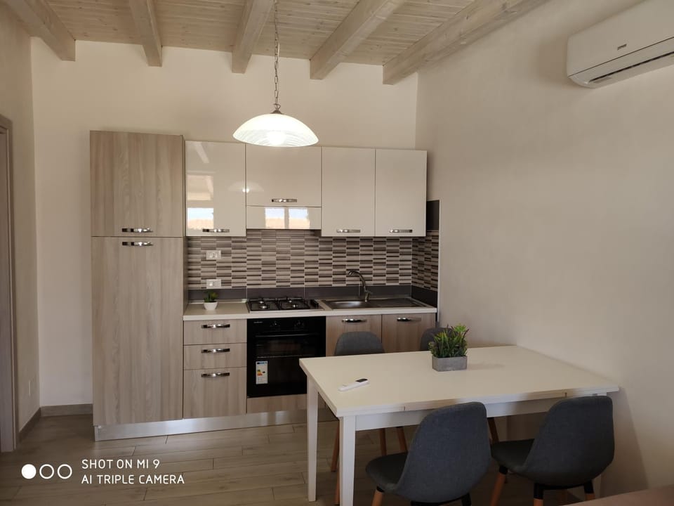 Kitchen or kitchenette, Dining area, pet friendly, stove, air conditioner