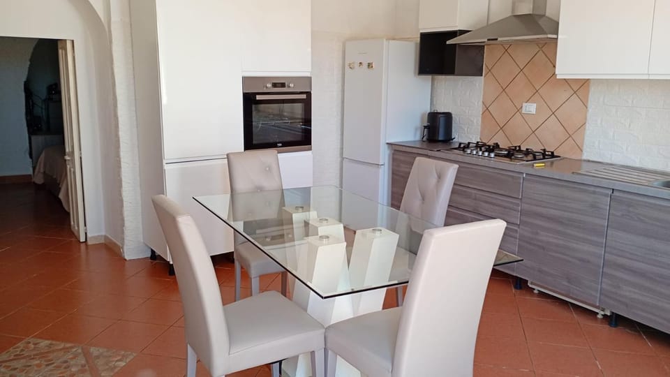 Kitchen or kitchenette, Living room, Seating area, Dining area, oven, pet friendly, stove