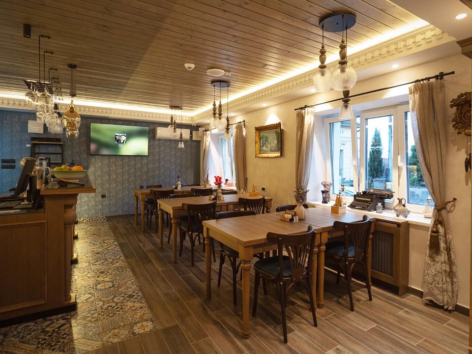 Restaurant/places to eat, Seating area