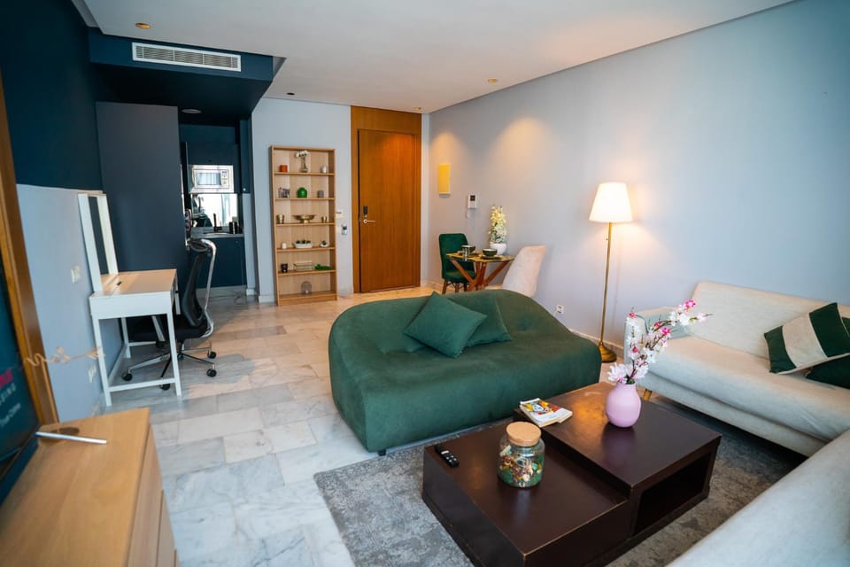 Living room, Seating area, Dining area, kitchen