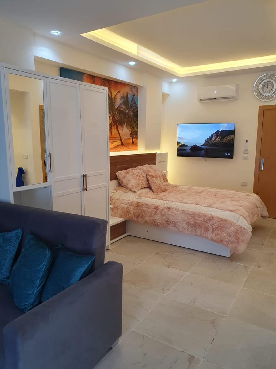 Bed, Photo of the whole room, Bedroom