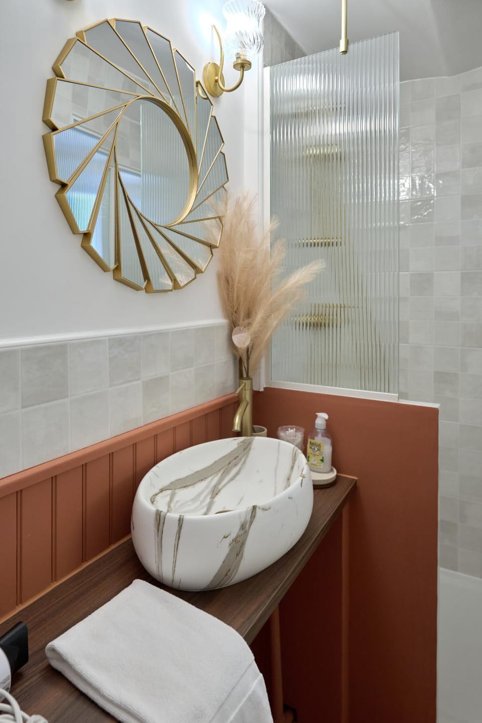 Bathroom, towels