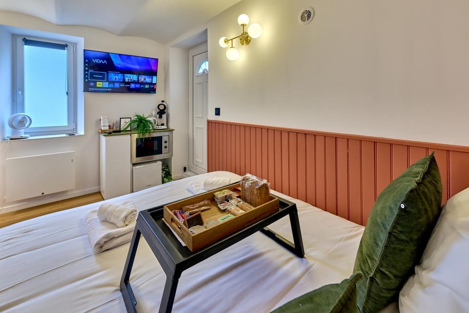 Property building, Food and drinks, towels